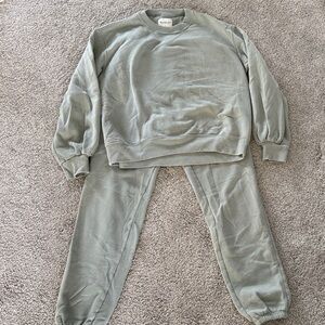 Abercrombie Women’s Green Jogger Pants set